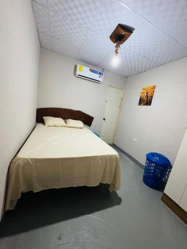 Hostal El Pasoにあるベッド