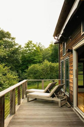 Μπαλκόνι ή βεράντα στο Stunning All-Season Renovated Barn Escape!