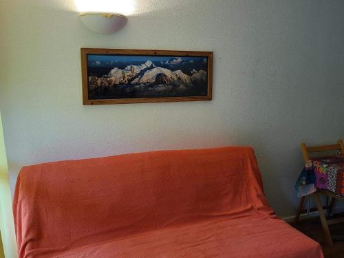 - une chambre ornée d'une peinture murale dans l'établissement Studio cozy pour 4, au pied des pistes de Villard-de-Lans - FR-1-689-142, à Villard-de-Lans