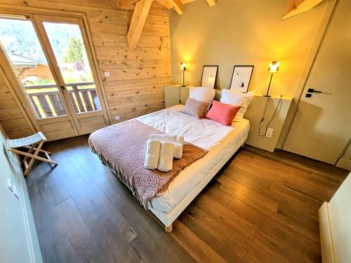 Chalet 6 chambres pour 12 pers avec cheminée et WiFi, vue montagnes