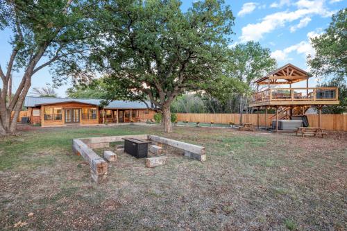 Κήπος έξω από το Guadalupe Bluff Bunk House