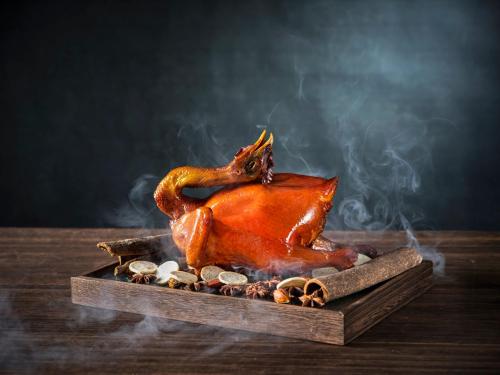 a statue of a turkey on a wooden table with smoke at InterContinental Shenzhen WECC by IHG in Shenzhen