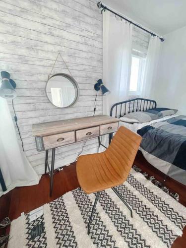 Ένα ή περισσότερα κρεβάτια σε δωμάτιο στο Cozy Guesthouse in Central OC