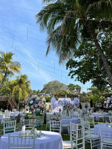 En restaurant eller et andet spisested på Bintang Bali Resort