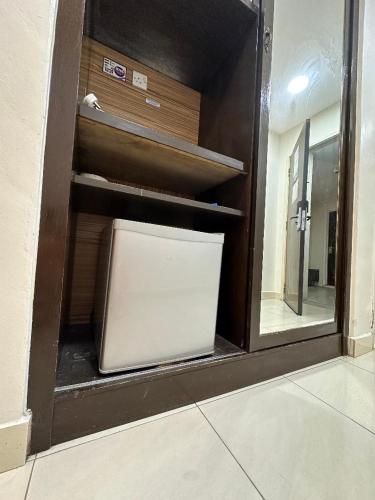 a box sitting on a shelf in a room at Gold Coast Morib by Tim in Morib