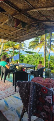 Επισκέπτες που μένουν στο Peace and love beach homestay