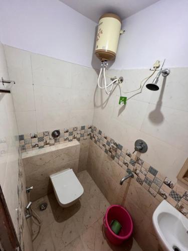 Ένα μπάνιο στο FRIENDS Girl Hostel