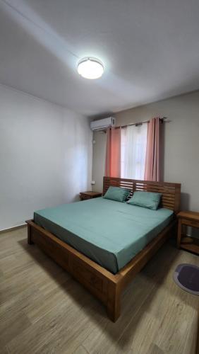 En eller flere senge i et værelse på Paradise Coastline Lodge