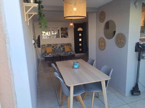 Le Bosquet, superbe rez de jardin, parking, clim,650m plage Grau d'agde