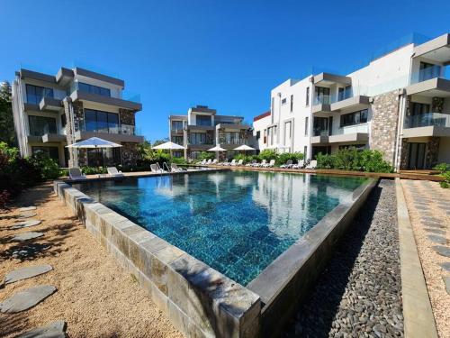 Piscine de l'établissement Penthouse Beachfront Ocean Terraces residence, Poste Lafayette-Apt-D3 ou située à proximité