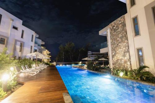 Piscine de l'établissement Penthouse Beachfront Ocean Terraces residence, Poste Lafayette-Apt-D3 ou située à proximité