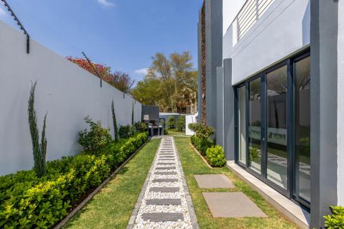 Taman di luar Smartz Apartment
