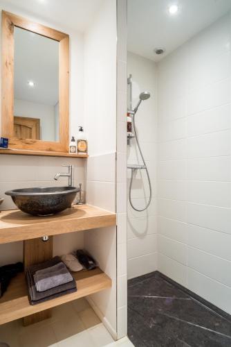 a bathroom with a sink and a shower at Chalet à Megève-Vauvray - Grands Appartements , vue Mont Blanc in Demi-Quartier
