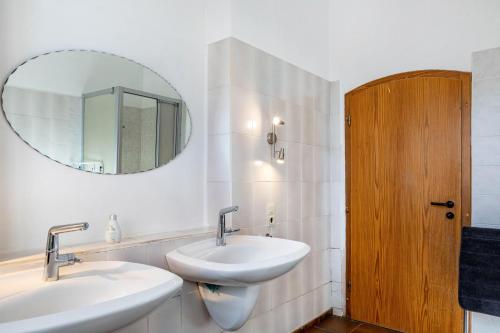 a bathroom with two sinks and a mirror at Ferienwohnung Zum Alten Hengststall in Herleshausen