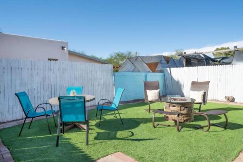a yard with chairs and a table and a fire pit at Cali 2BR Getaway Firepit, Yard & Spring Charm in Tucson