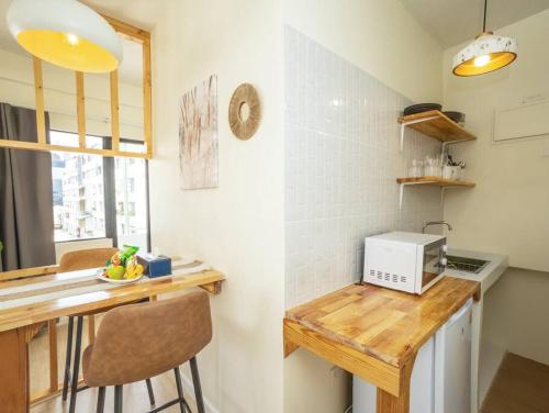 Η κουζίνα ή μικρή κουζίνα στο Cozy studio room for 3 guests at Center-Silom - 5B