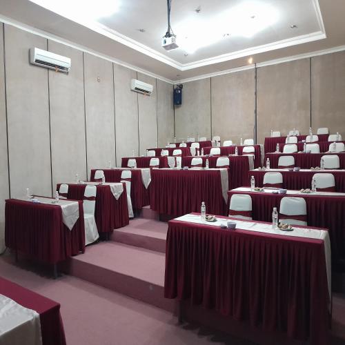 Konferenční prostory v ubytování Wonorejo Hotel Mitra RedDoorz