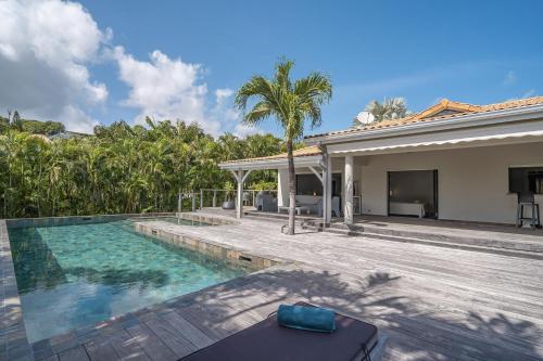 สระว่ายน้ำที่อยู่ใกล้ ๆ หรือใน Villa Cactus