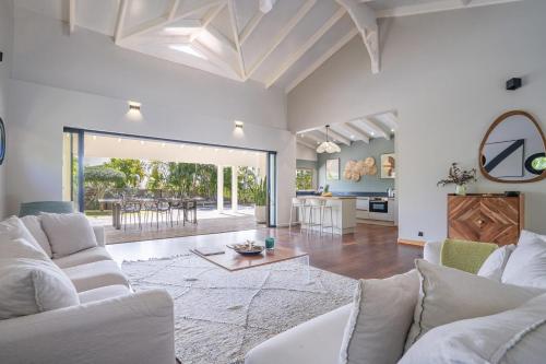 Area tempat duduk di Villa Cactus