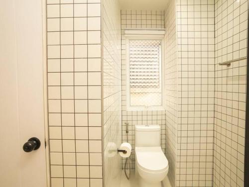 Ένα μπάνιο στο Cozy studio for 3 guests in the heart of Silom - 3B