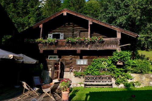 a log cabin with a balcony with flowers on it at Jagerbauerngut in Wimm