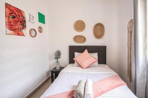 Postel nebo postele na pokoji v ubytování North Manor Nakuru