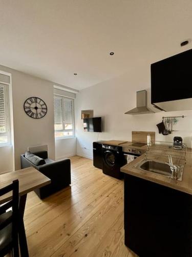 Studio fonctionnel, centre ville, rénové 205 - Appartement D'une Chambre