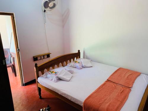 Ένα ή περισσότερα κρεβάτια σε δωμάτιο στο Raja Guest House