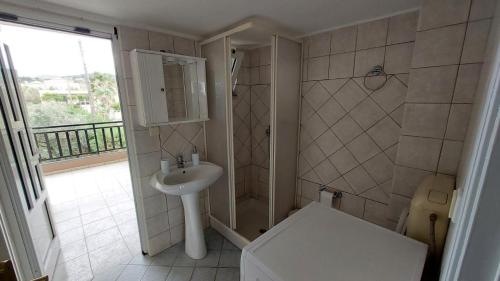Un baño de Apapis House