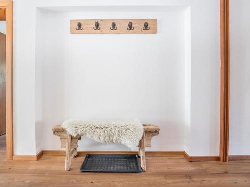 a stool in a room with a white wall at Suite Spielberg in Fieberbrunn