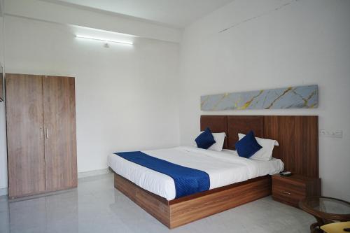 Katil atau katil-katil dalam bilik di Hotel Parmanand Garden