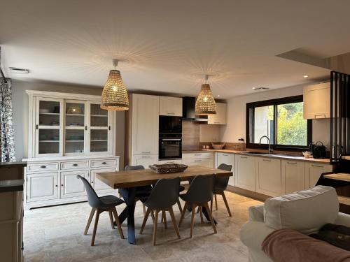 a kitchen with a wooden table and chairs at les gites de la Fée in Cavaillon