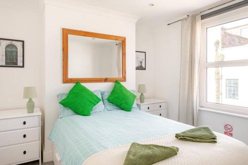 Ένα ή περισσότερα κρεβάτια σε δωμάτιο στο Castle View 2 Bedroom Apartment in Town Centre