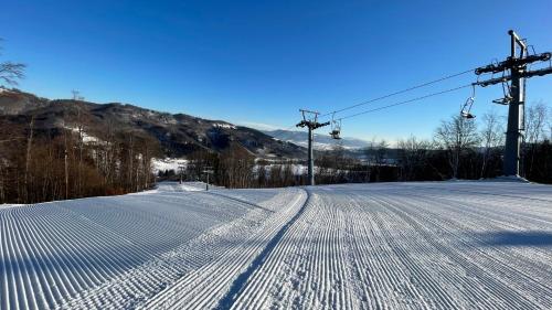a snow covered ski slope with a ski lift at Apartmán v Beskydech in Dolní Lomná