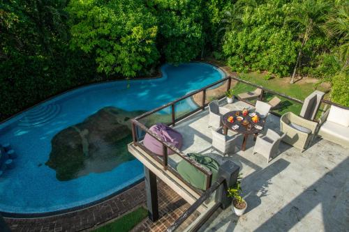 an overhead view of a swimming pool with a table and chairs at Villa Thuya in Balapitiya