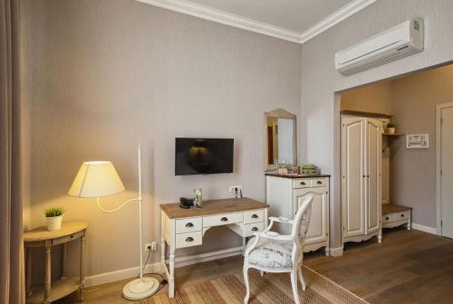 Μια τηλεόραση ή/και κέντρο ψυχαγωγίας στο Midalidare Hotel & Spa