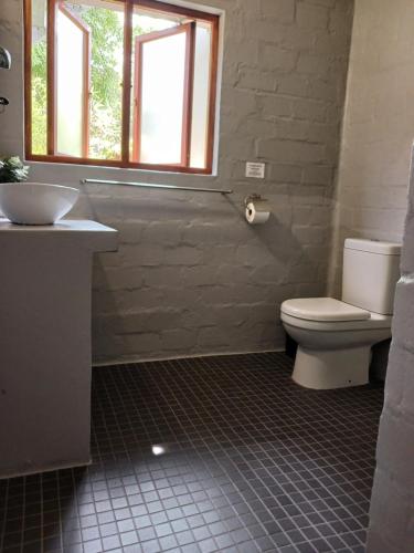 Un baño de Hemel en Aarde Village Accommodation