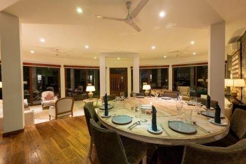 a large dining room with a table and chairs at Villa Thuya in Balapitiya