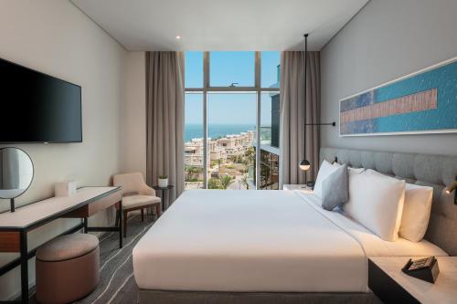 Th8 Palm Dubai Beach Resort, Vignette Collection by IHG Image