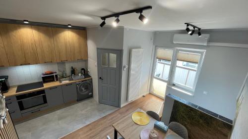 Dapur atau dapur kecil di APARTAMENT Św Jerzego