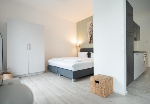 a bedroom with a bed and a table in a room at Prime Park Apartment Aschaffenburg mit Terrasse in Aschaffenburg
