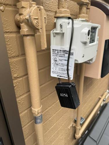 a gas meter on the side of a wall at 木香の家-天下茶屋 in Osaka