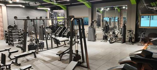 a gym with a lot of bikes and treadmills at فندق بلفيو بارك رويال Bellevue Park Royal Hotel in Taif