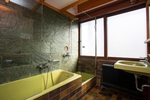 Exclusive Spacious Apartment with Expansive City Views - ST8