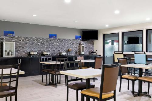 a restaurant with tables and chairs and a bar at Best Western Saluki Inn in Carbondale