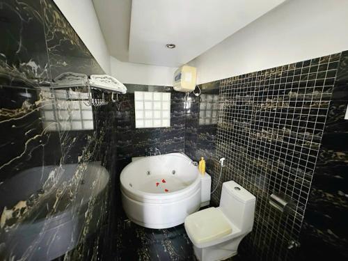 Koupelna v ubytování H79 HOTEL