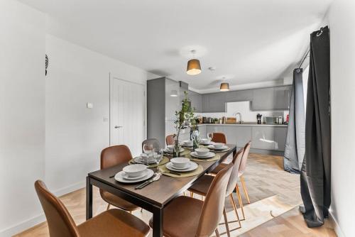 a dining room with a table and chairs at Large and Stylish Abode in Nottingham - Sleeps 15 in Nottingham