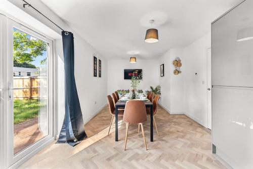a dining room with a table and chairs at Large and Stylish Abode in Nottingham - Sleeps 15 in Nottingham