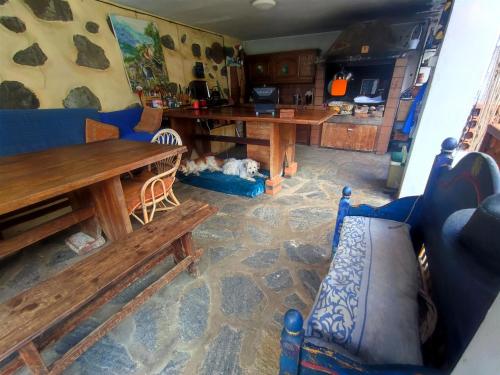 Khu vực ghế ngồi tại The Cradle of the Moon, Rivendell