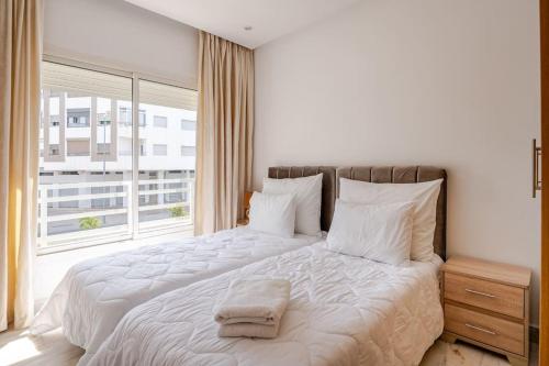 Ένα ή περισσότερα κρεβάτια σε δωμάτιο στο Luxe Moderne et Confort à Harhoura